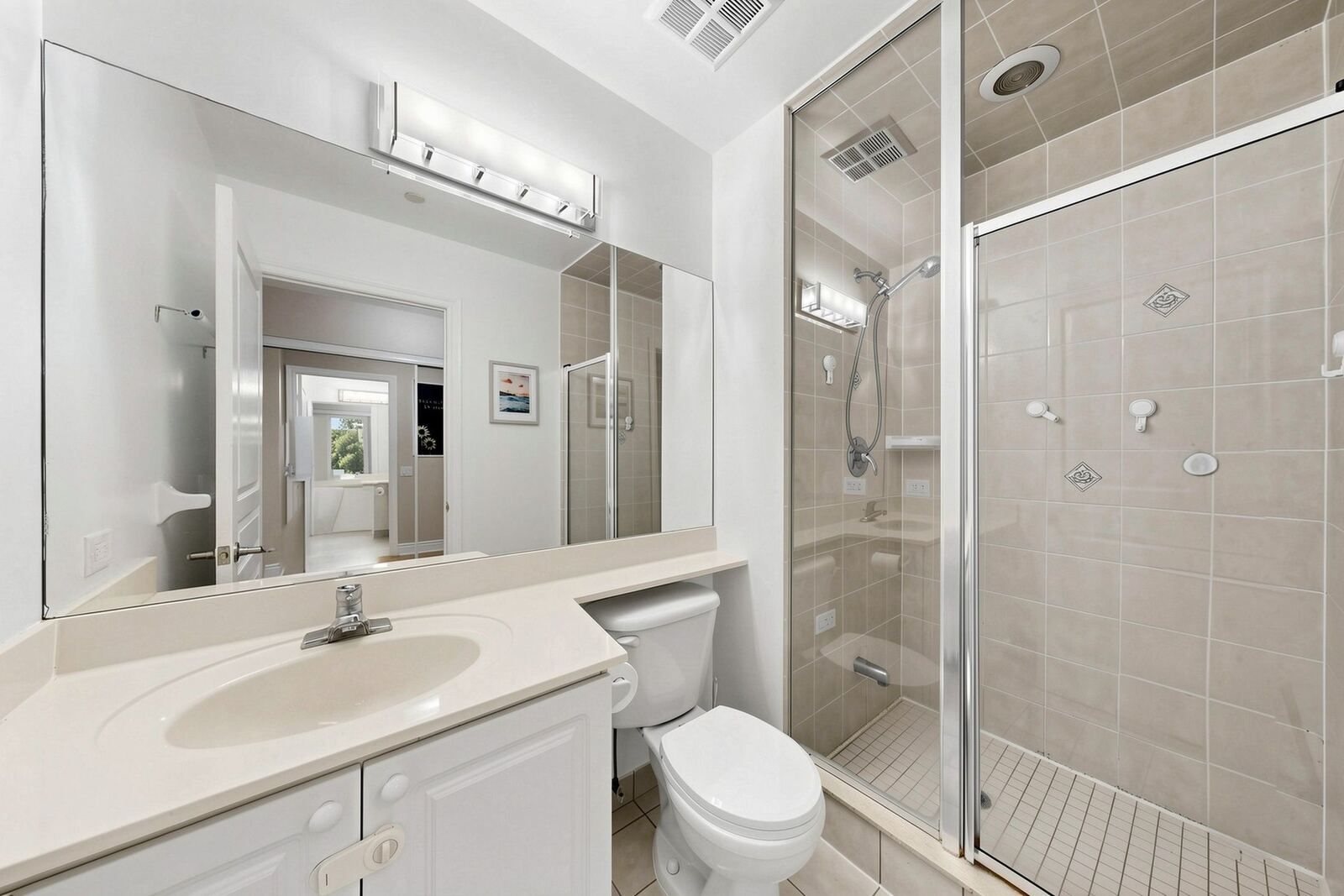 15 Northtown Way photo 32