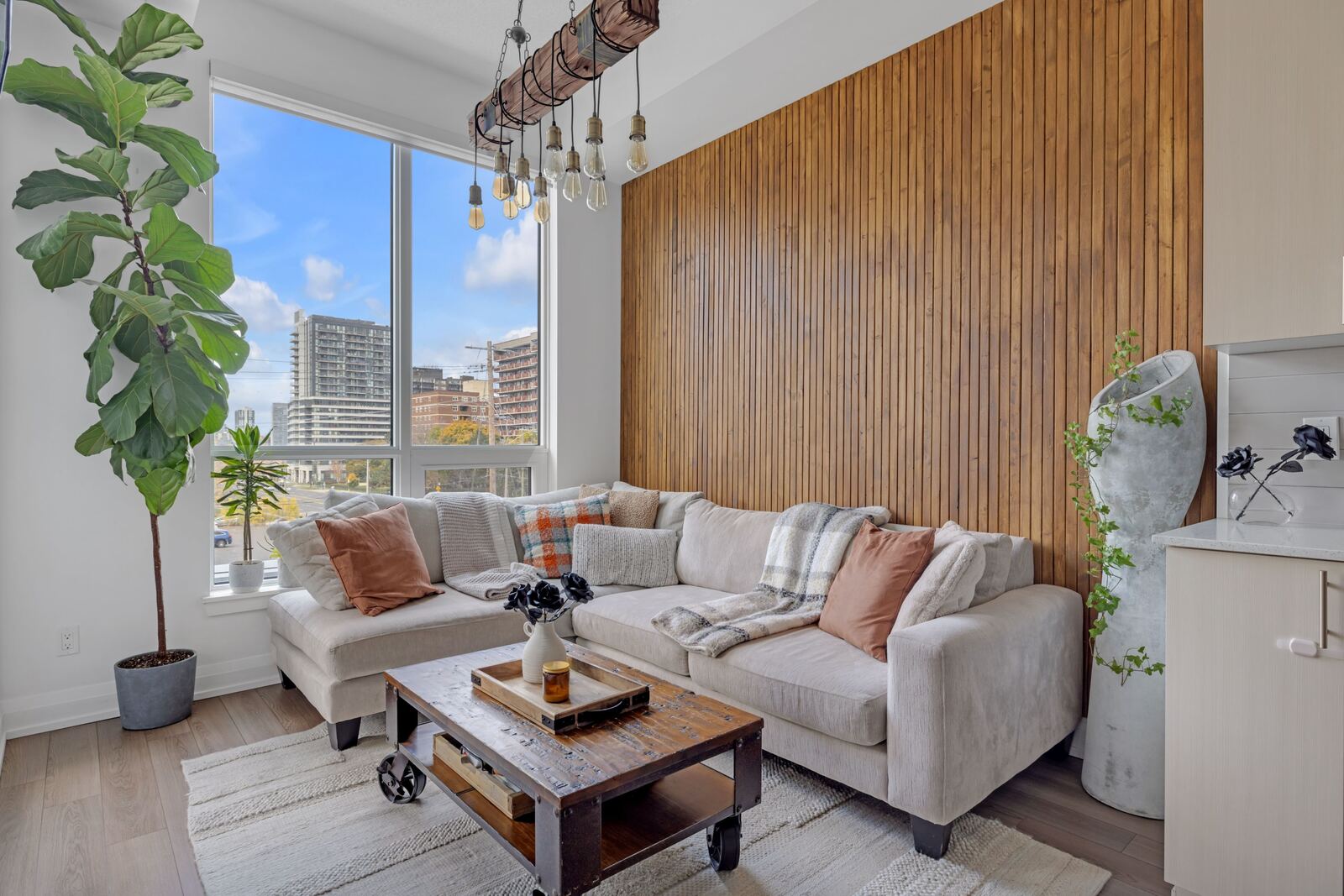 3121 Sheppard Avenue E photo 2