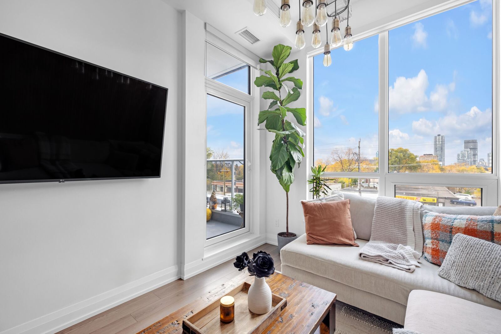 3121 Sheppard Avenue E photo 13