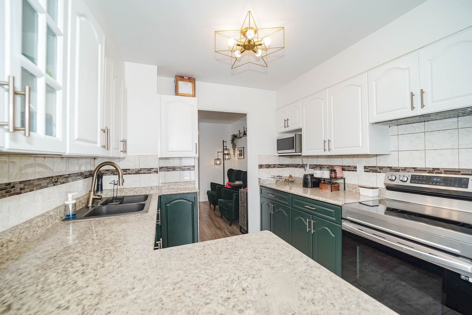 410 McLevin Avenue photo 17