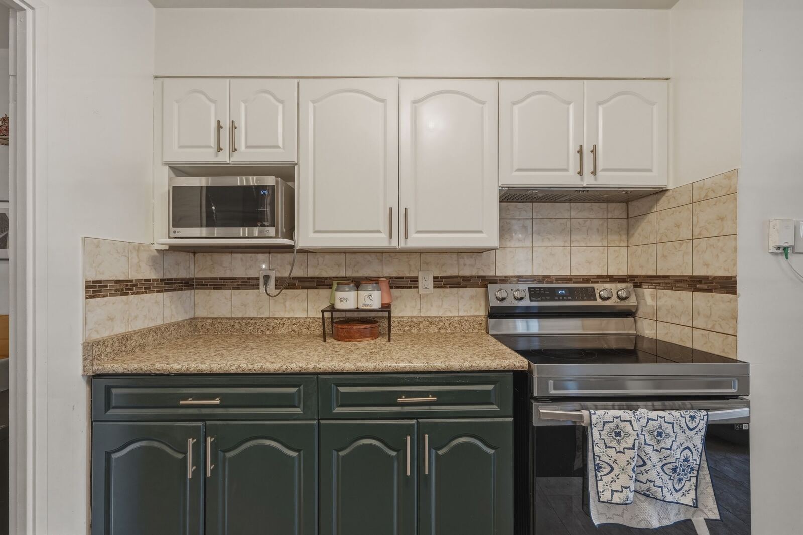 410 McLevin Avenue photo 37