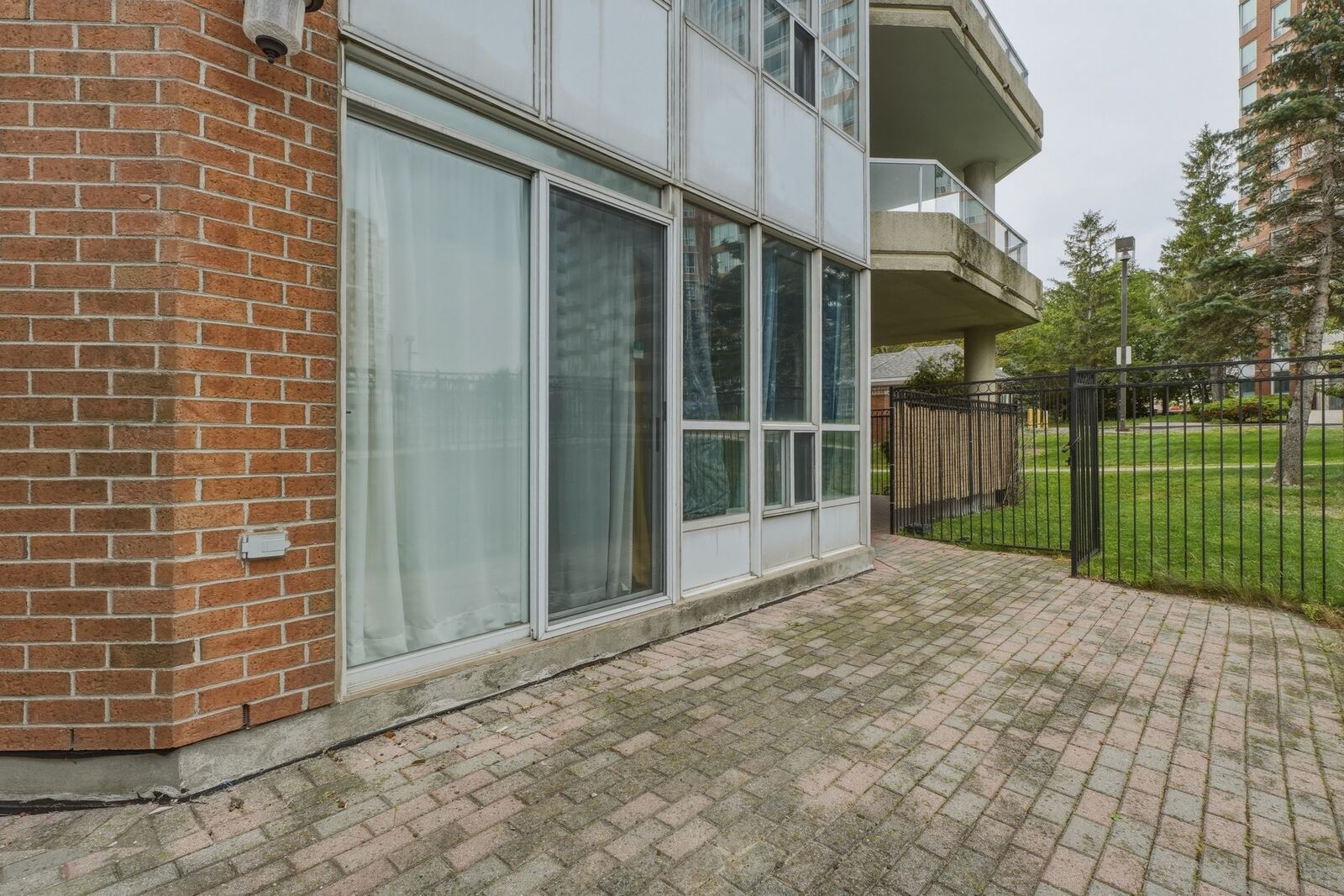 410 McLevin Avenue photo 76