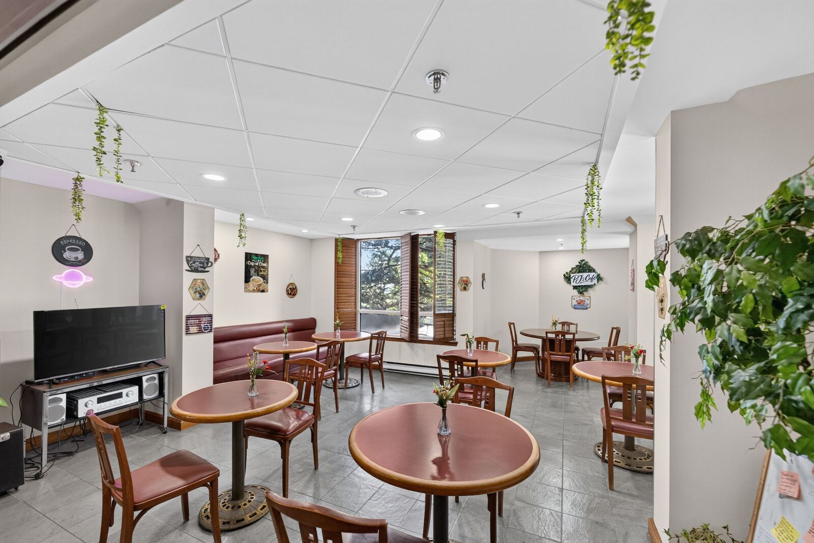 68 Corporate Drive photo 38