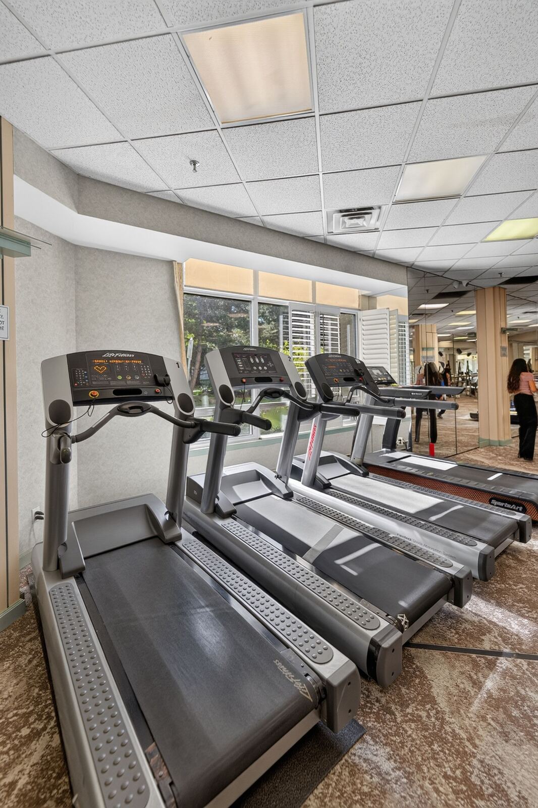 68 Corporate Drive photo 44