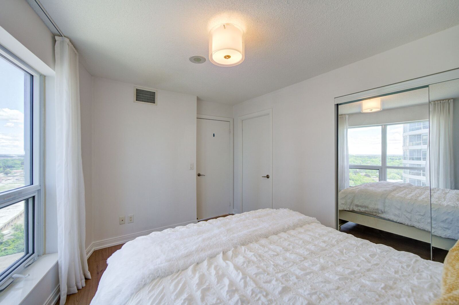 151 Village Green Square photo 31