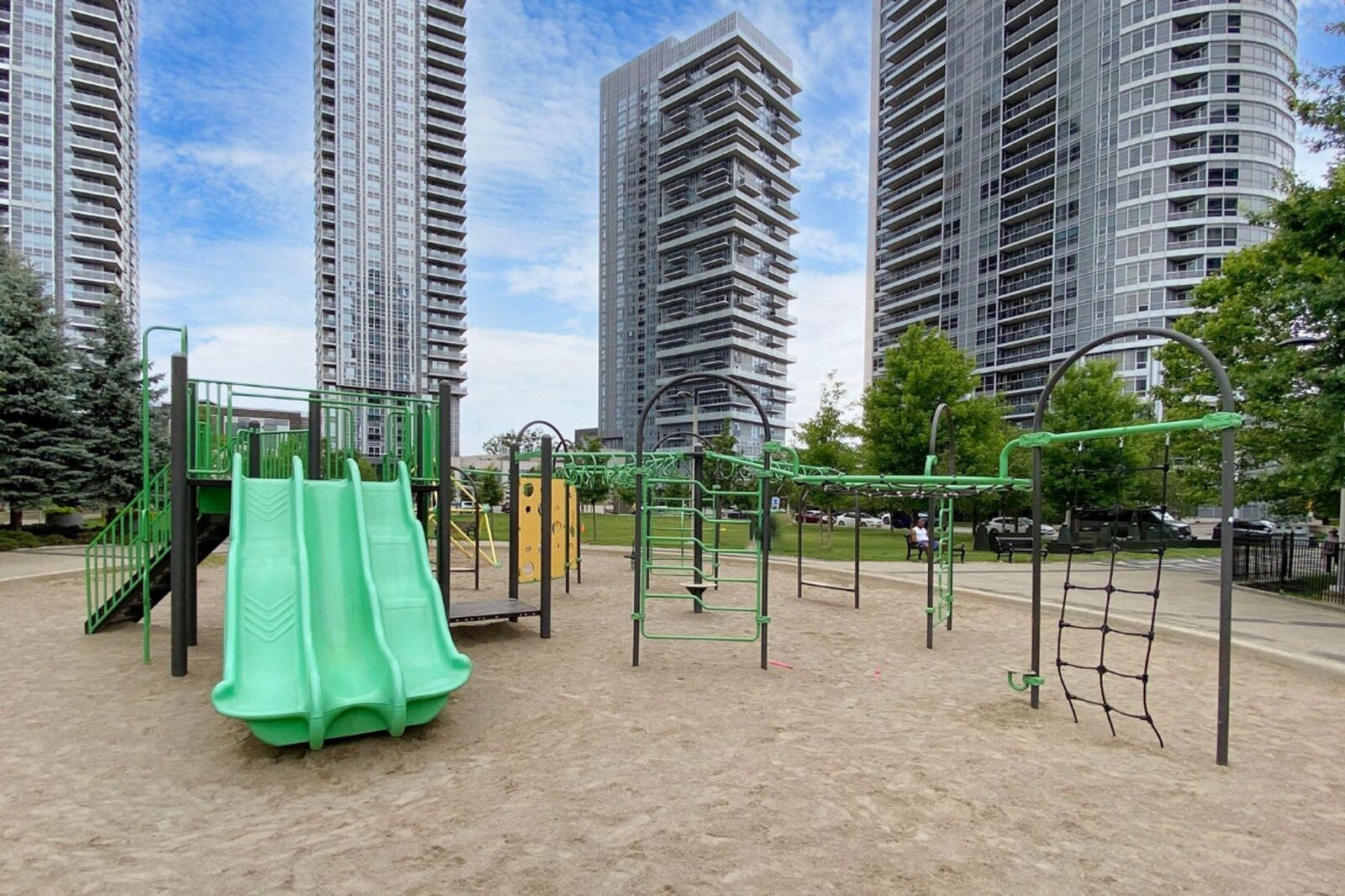 151 Village Green Square photo 65