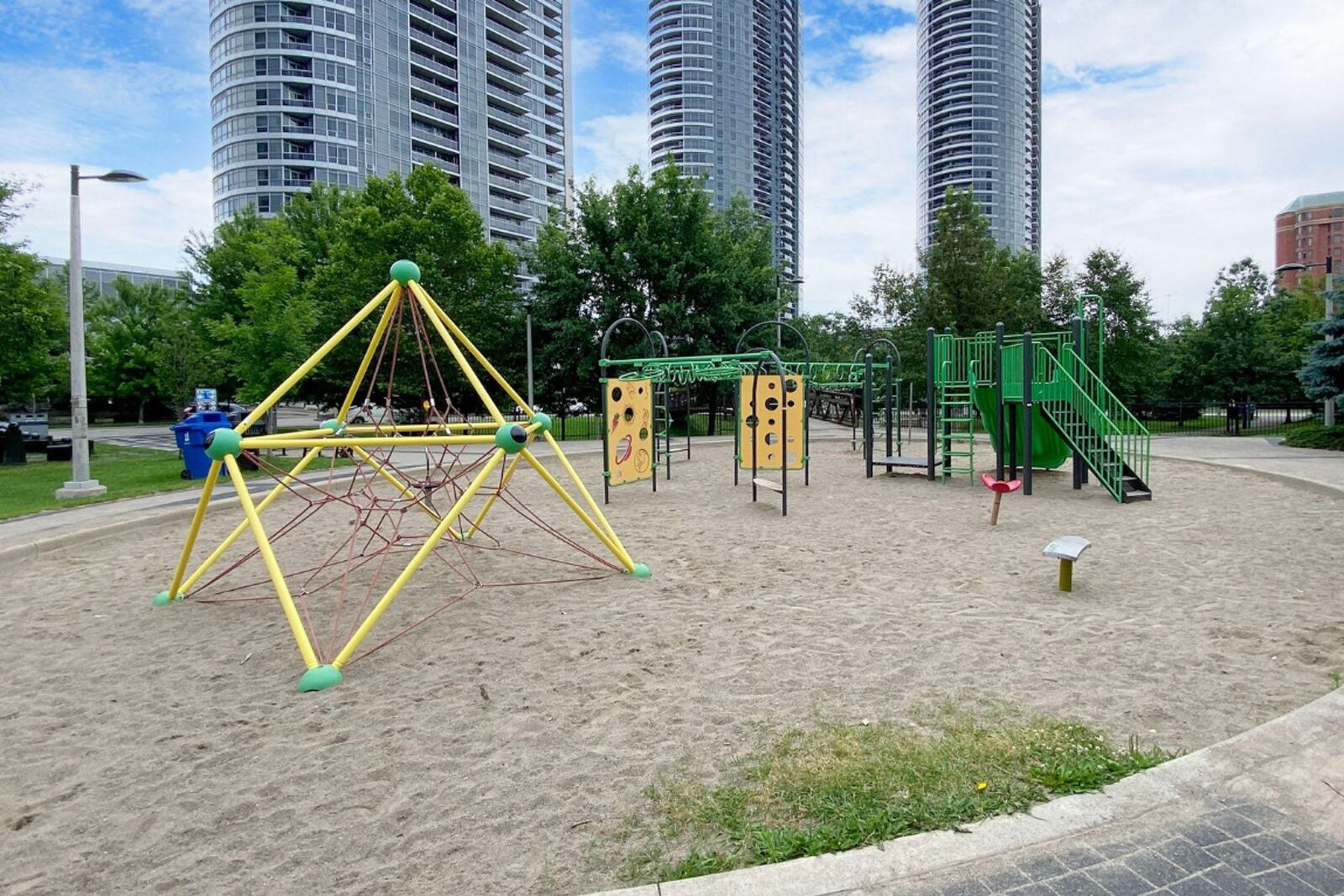 151 Village Green Square photo 69