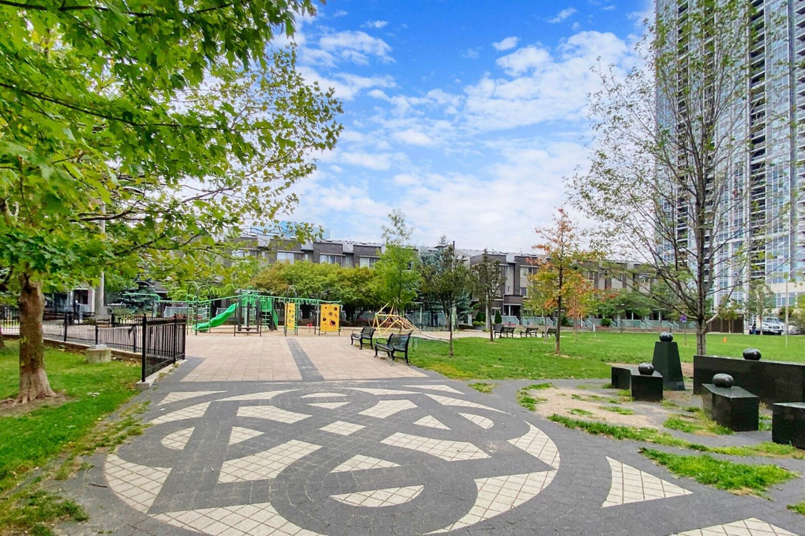 151 Village Green Square photo 70