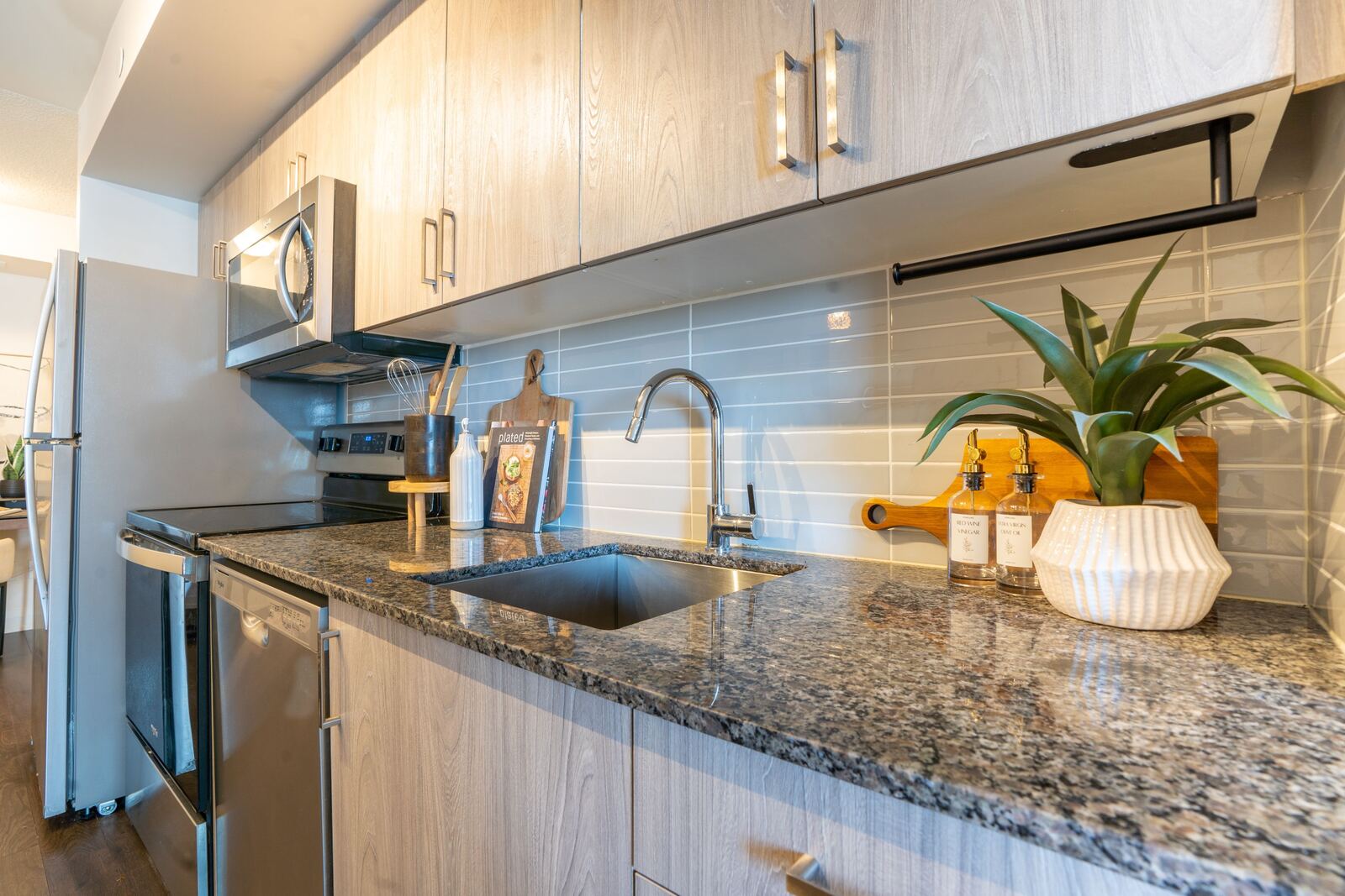 20 Meadowglen Place photo 2