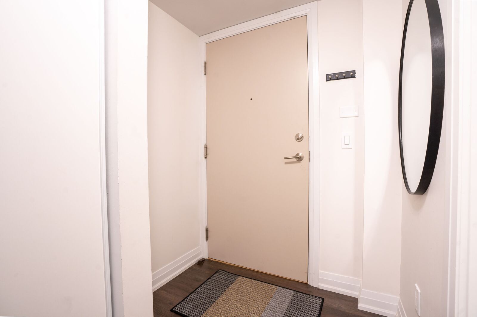 20 Meadowglen Place photo 13
