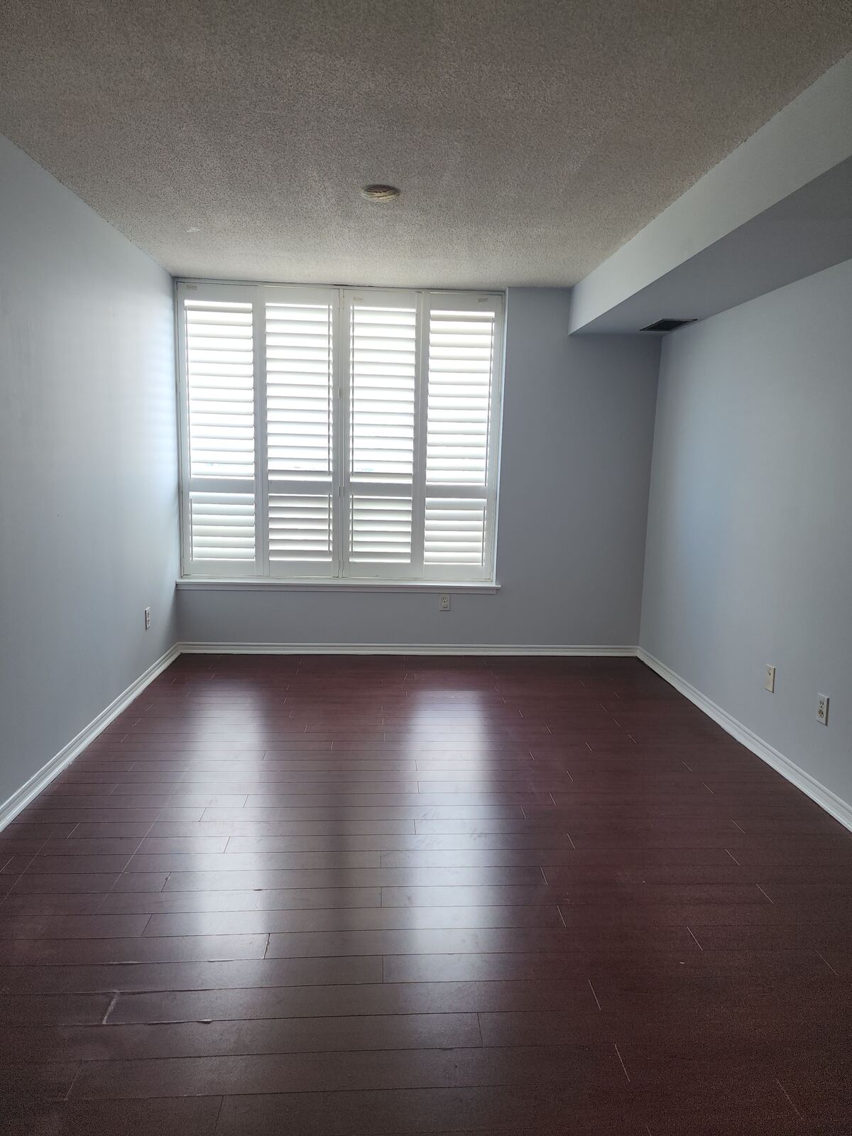 410 Mclevin Avenue photo 2