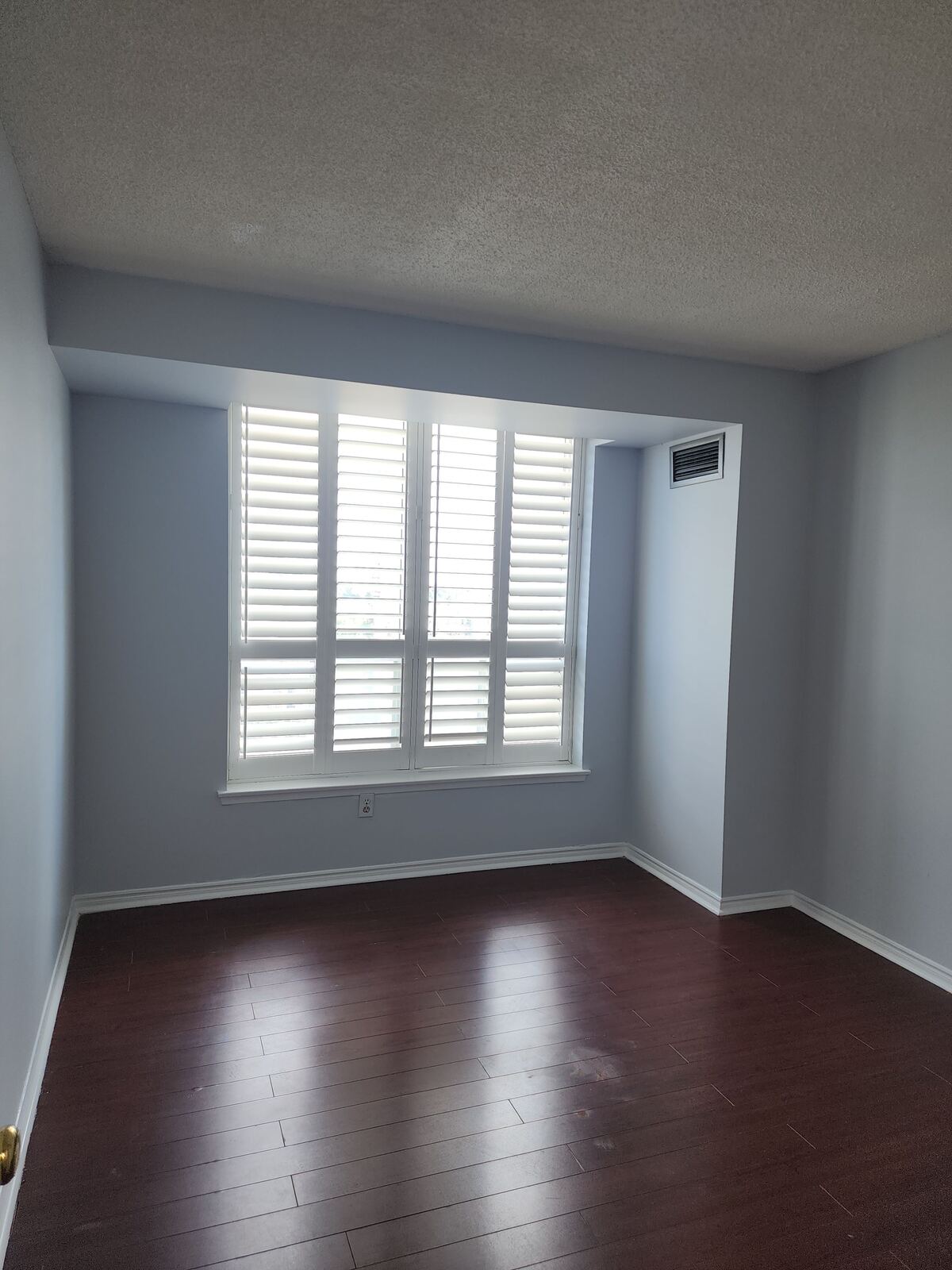 410 Mclevin Avenue photo 3