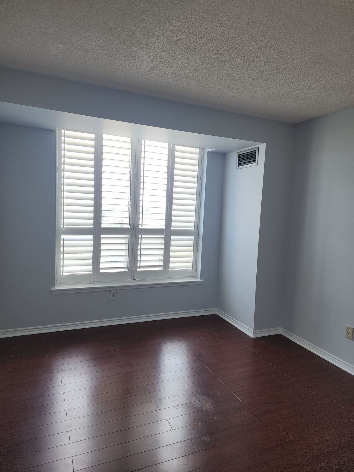410 Mclevin Avenue photo 7