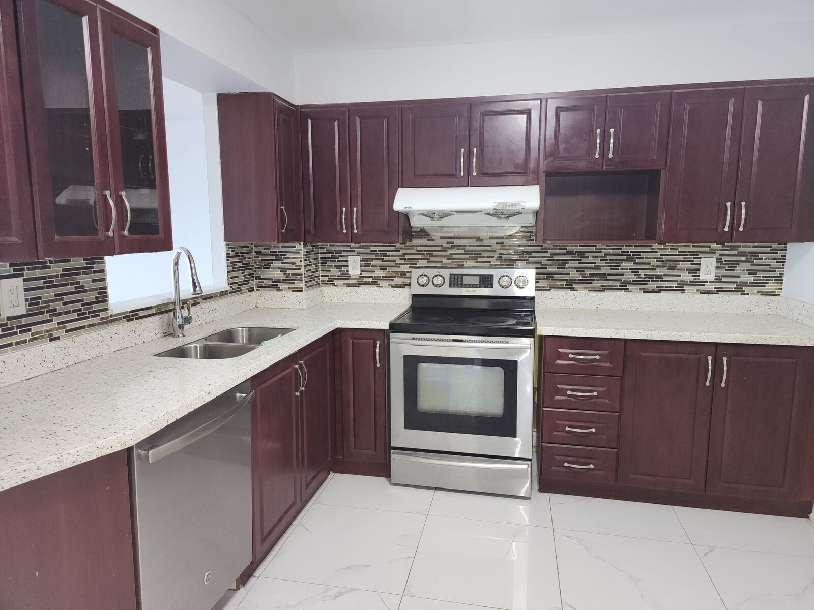 410 Mclevin Avenue photo 10