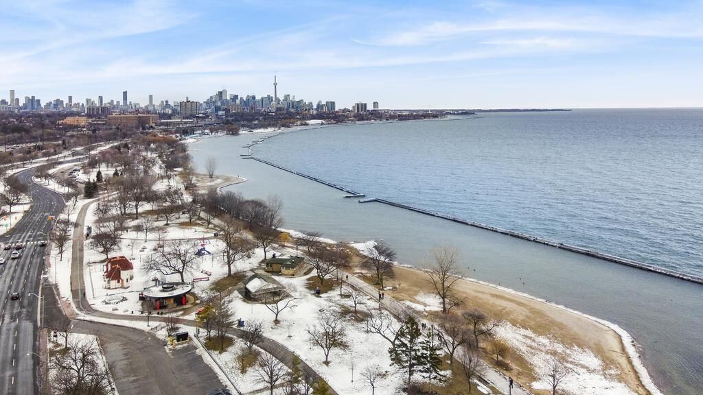 1928 Lake Shore Boulevard W photo 32