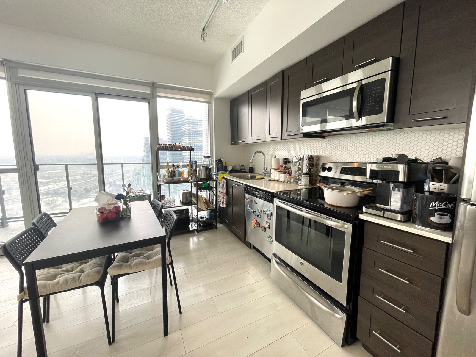 2200 Lake Shore Boulevard W photo 2