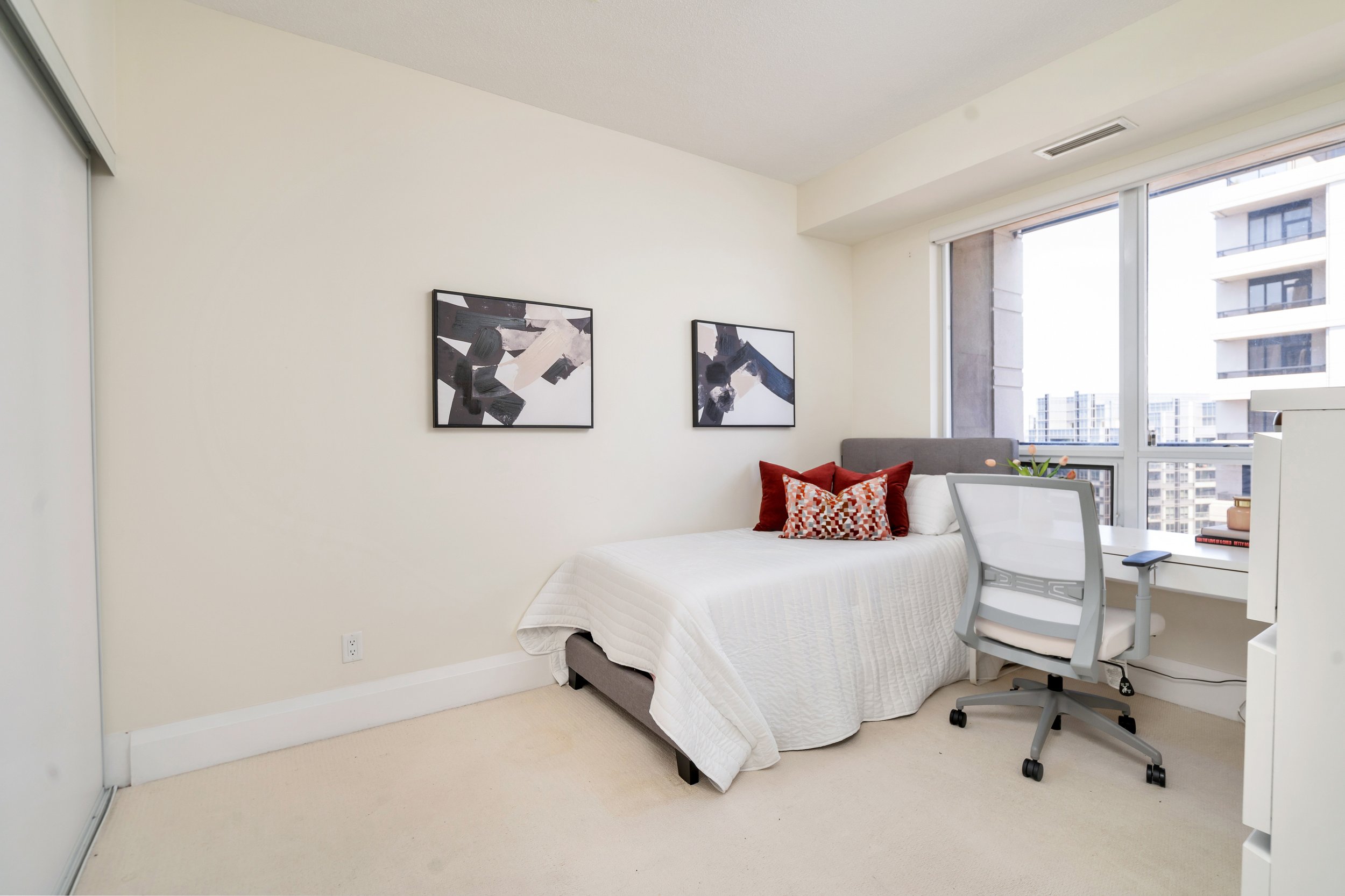 1607 - 100 Harrison Garden Blvd