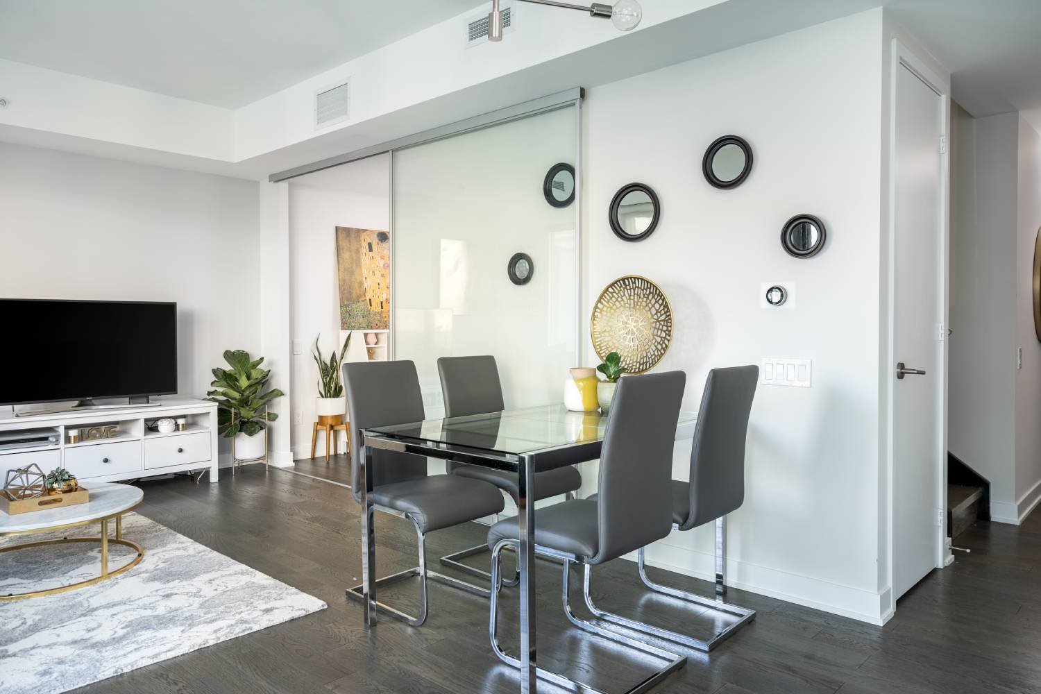 185 Roehampton #701