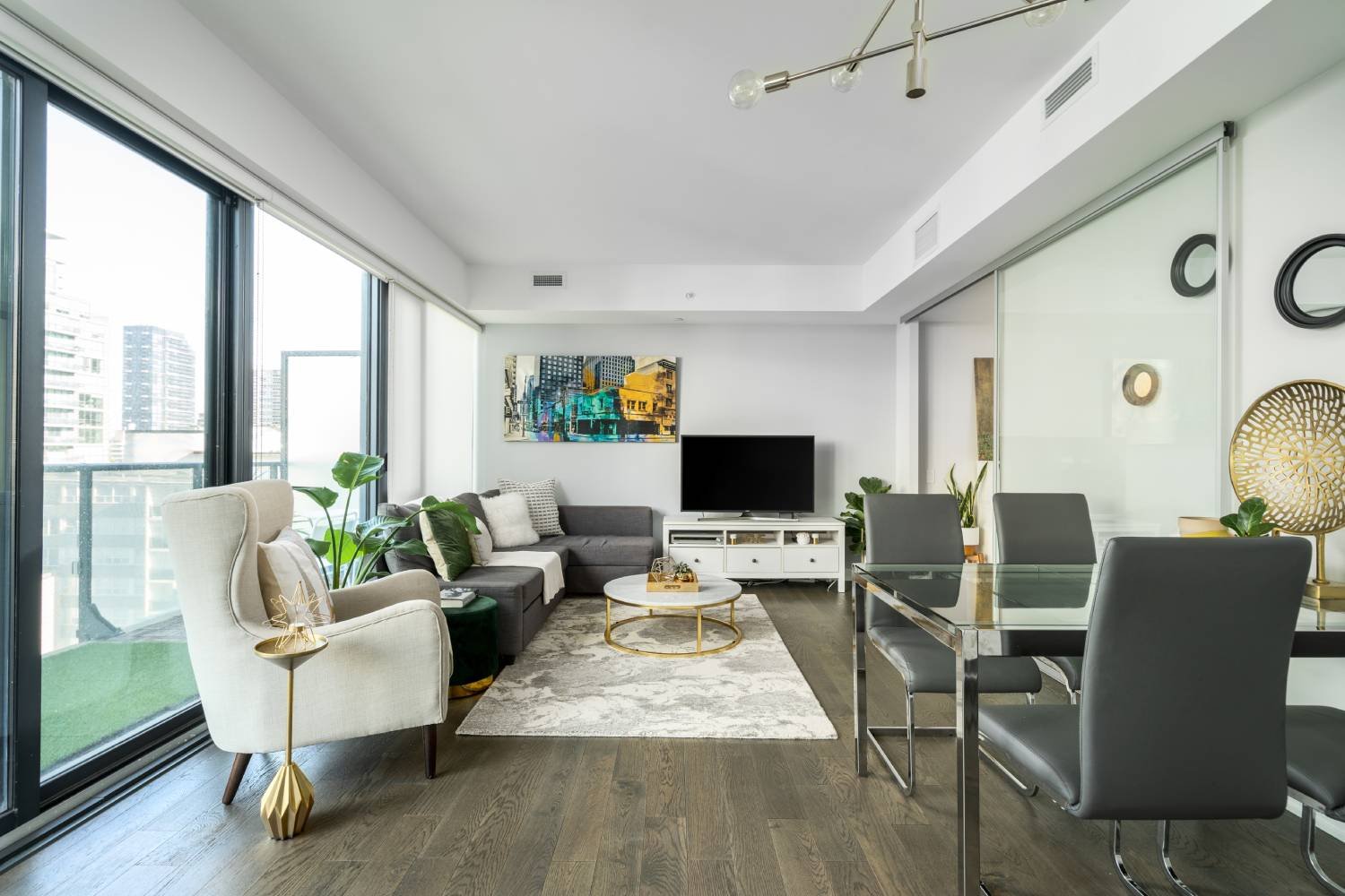185 Roehampton #701