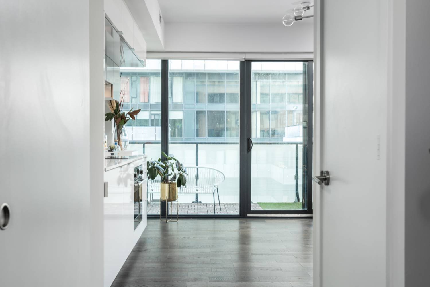 185 Roehampton #701