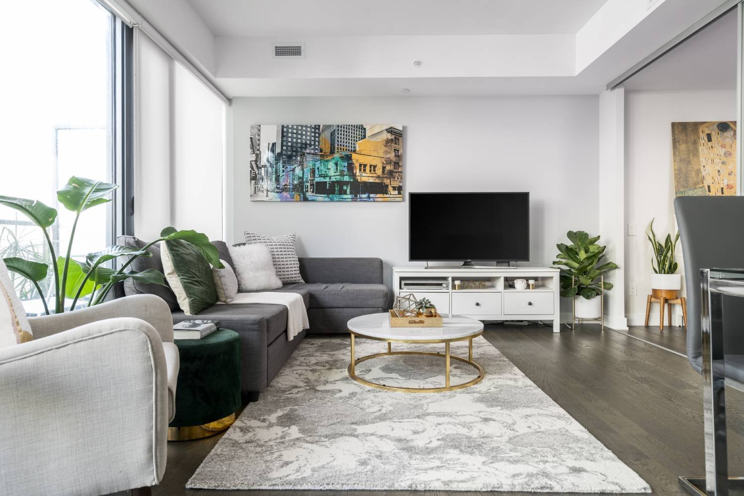 185 Roehampton #701