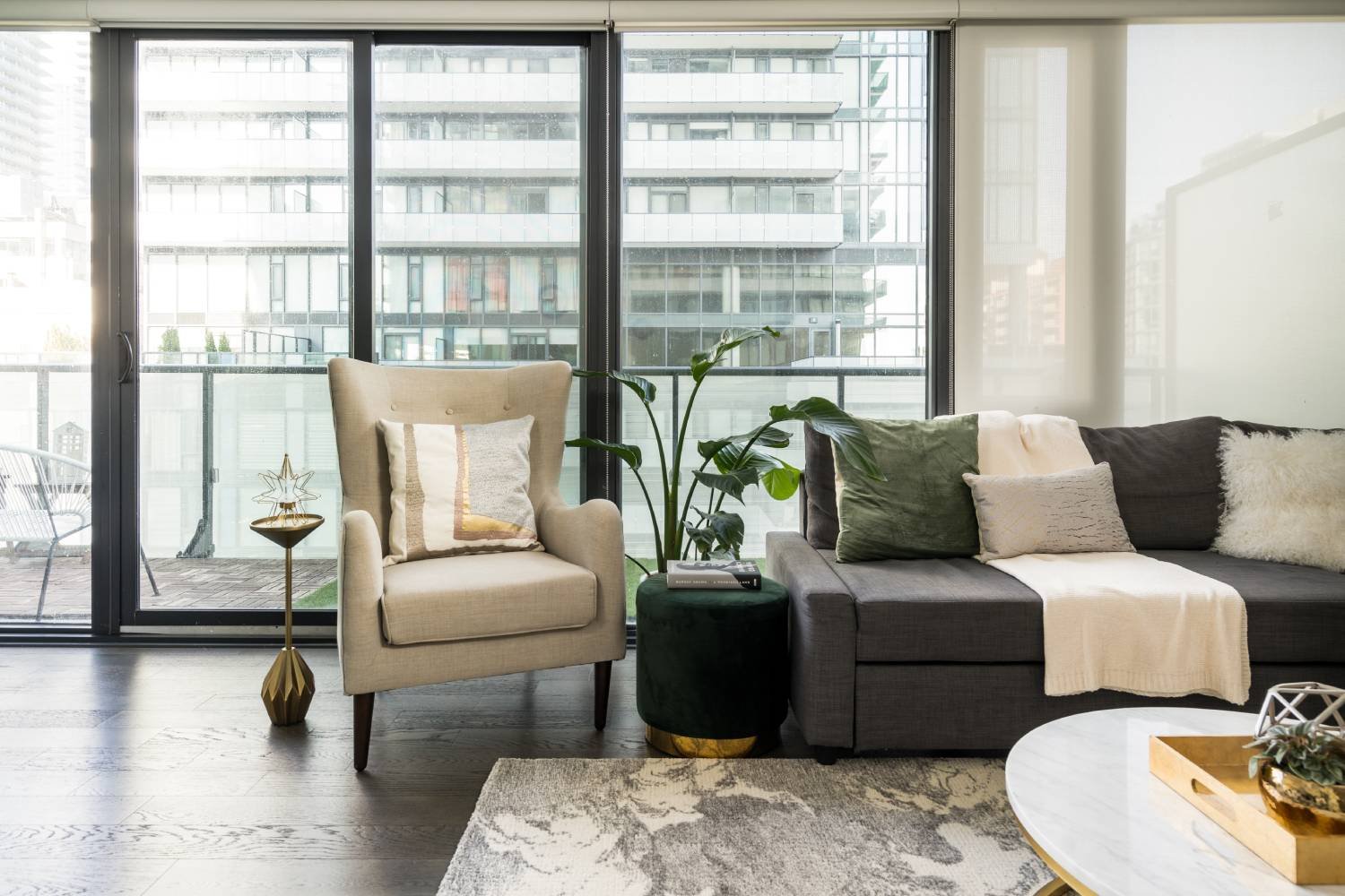 185 Roehampton #701