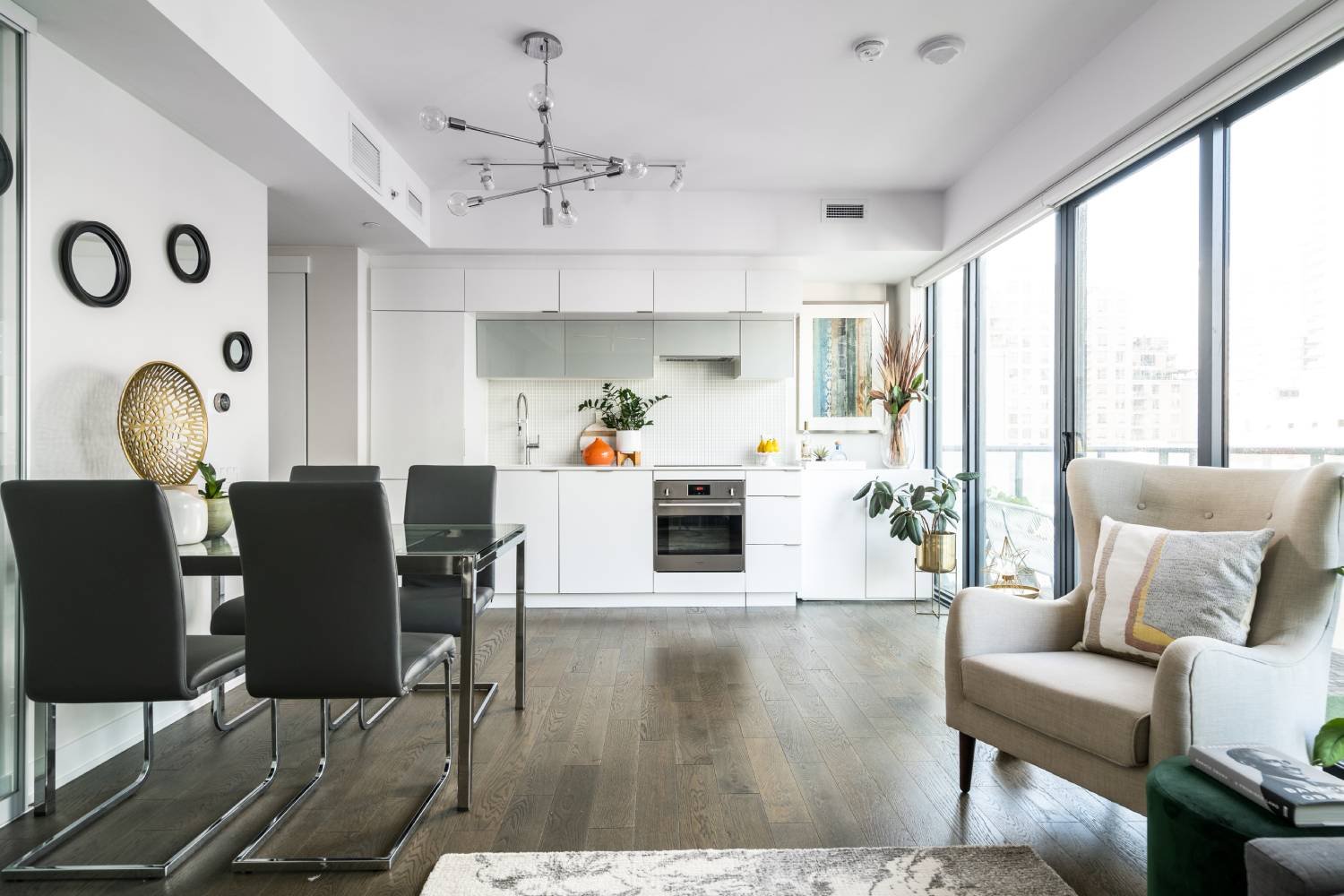 185 Roehampton #701
