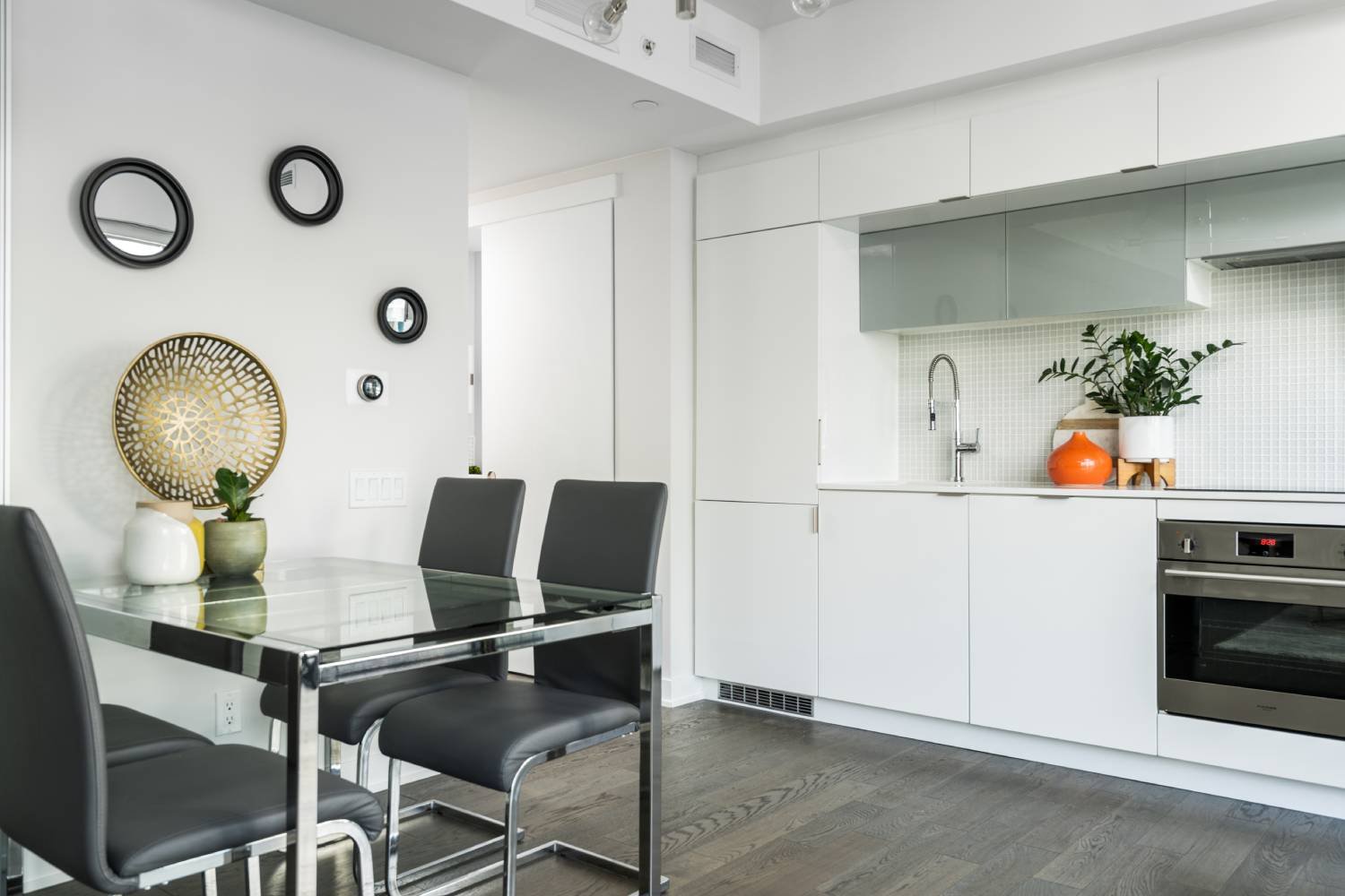 185 Roehampton #701