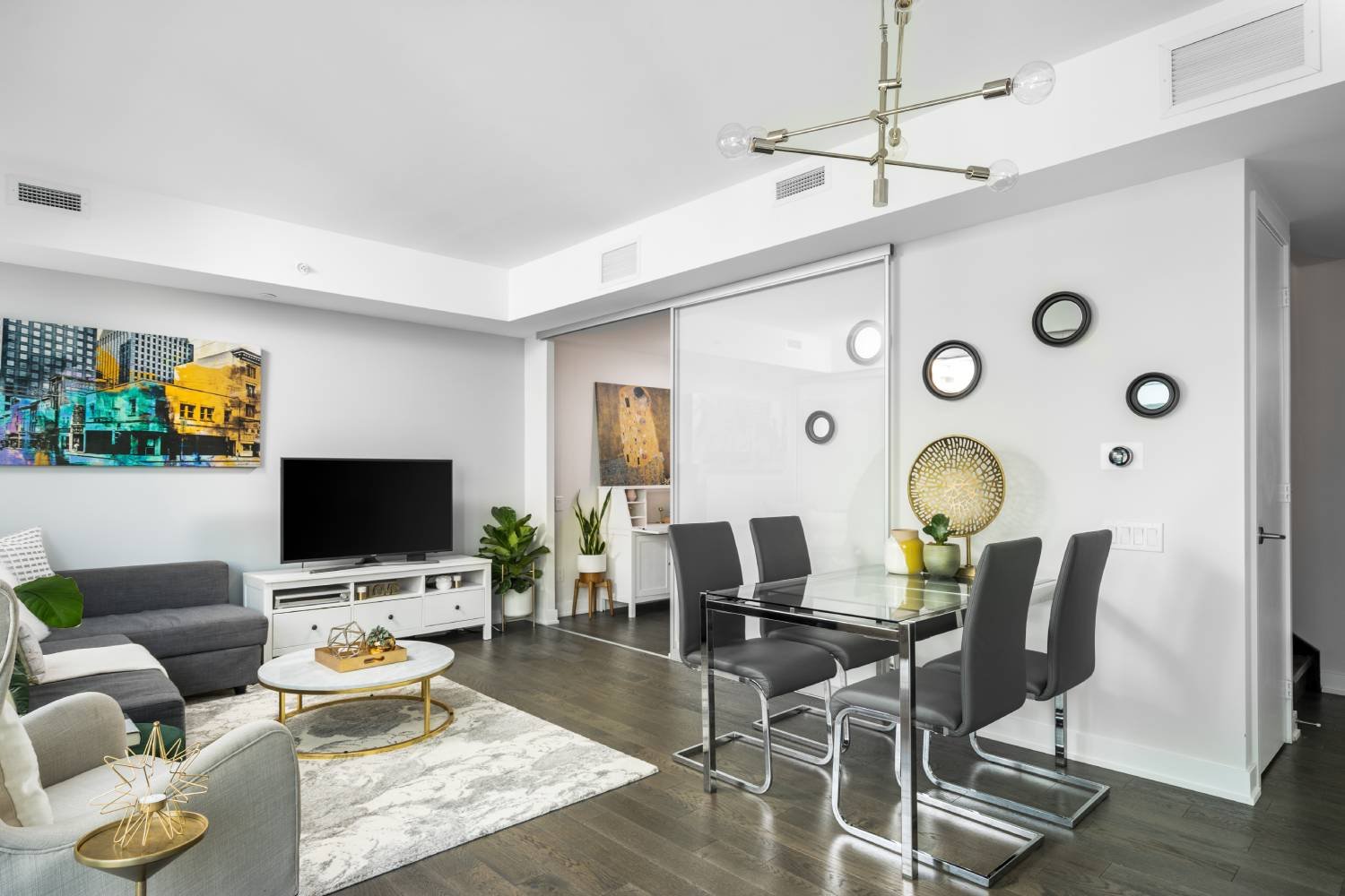 185 Roehampton #701