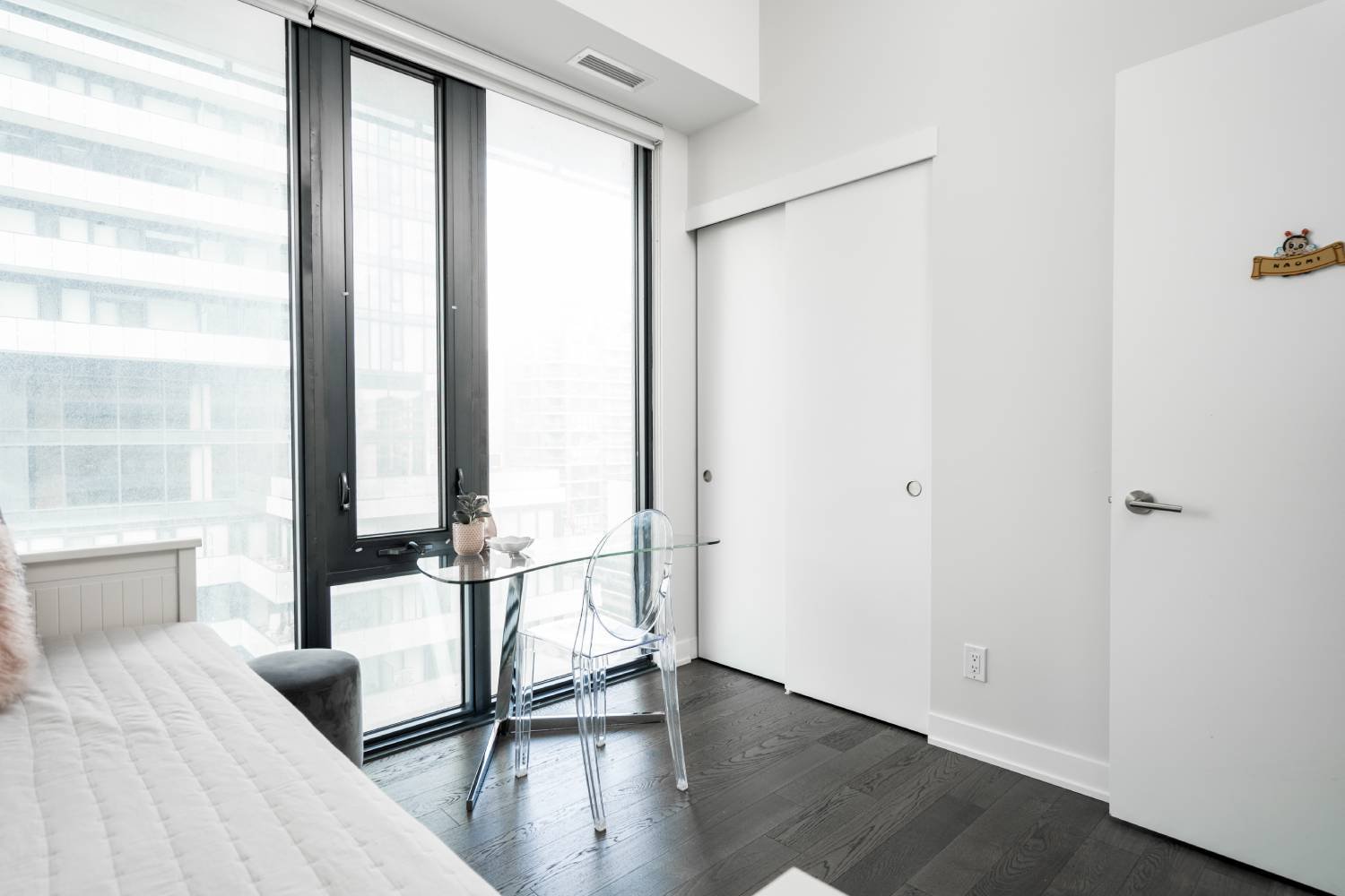 185 Roehampton #701
