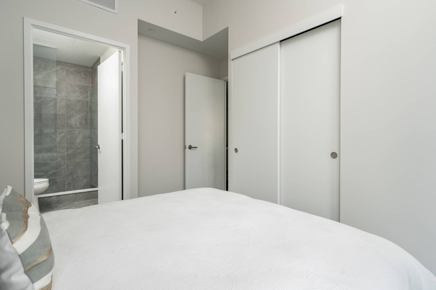 185 Roehampton #701