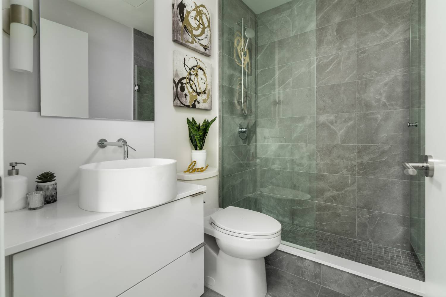 185 Roehampton #701