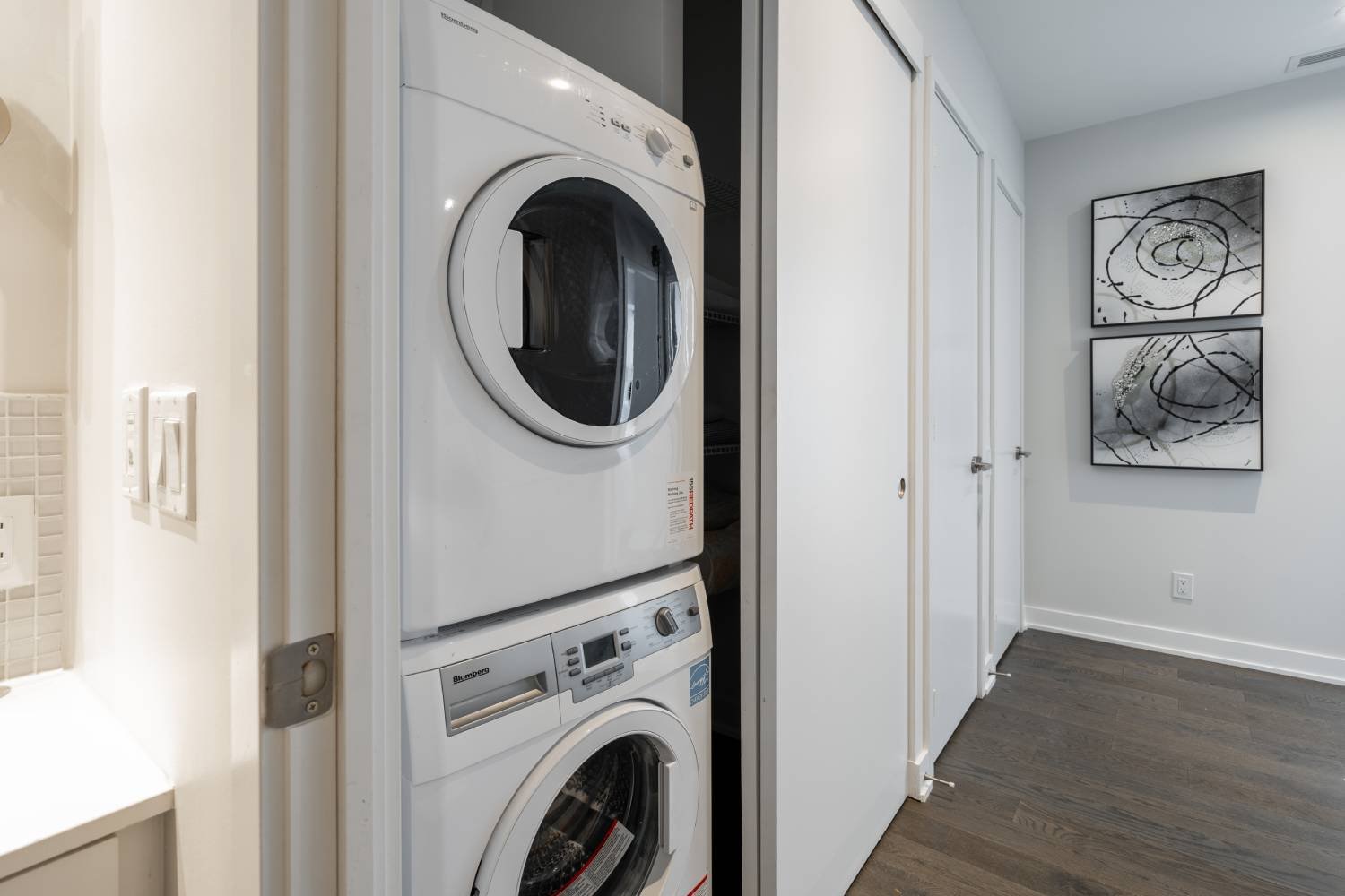 185 Roehampton #701