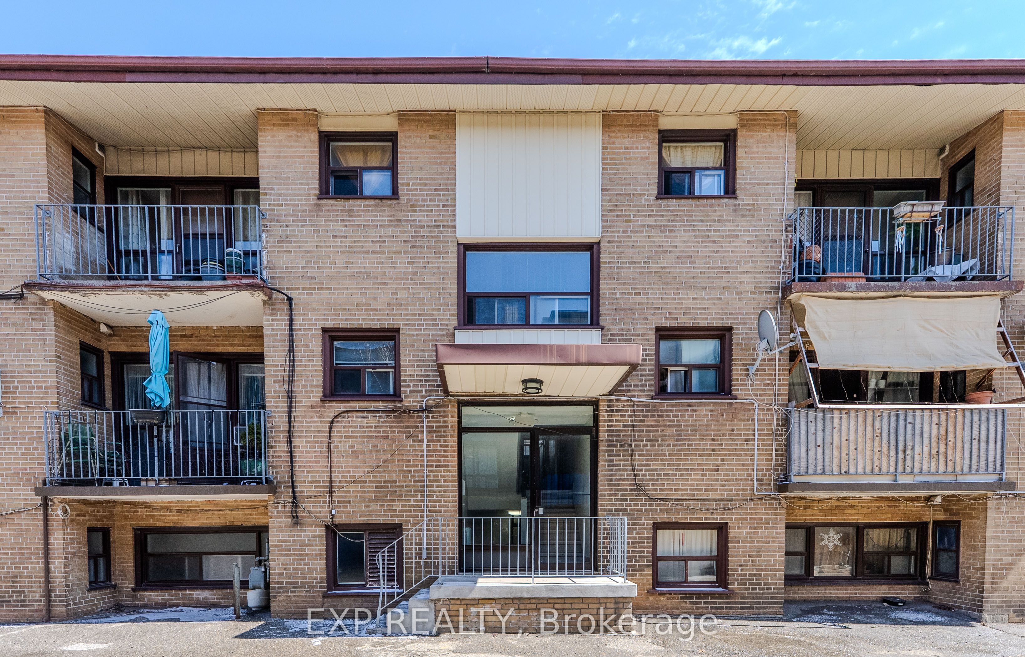 41 Wasdale Crescent, Toronto C04, ON M6A 1W9