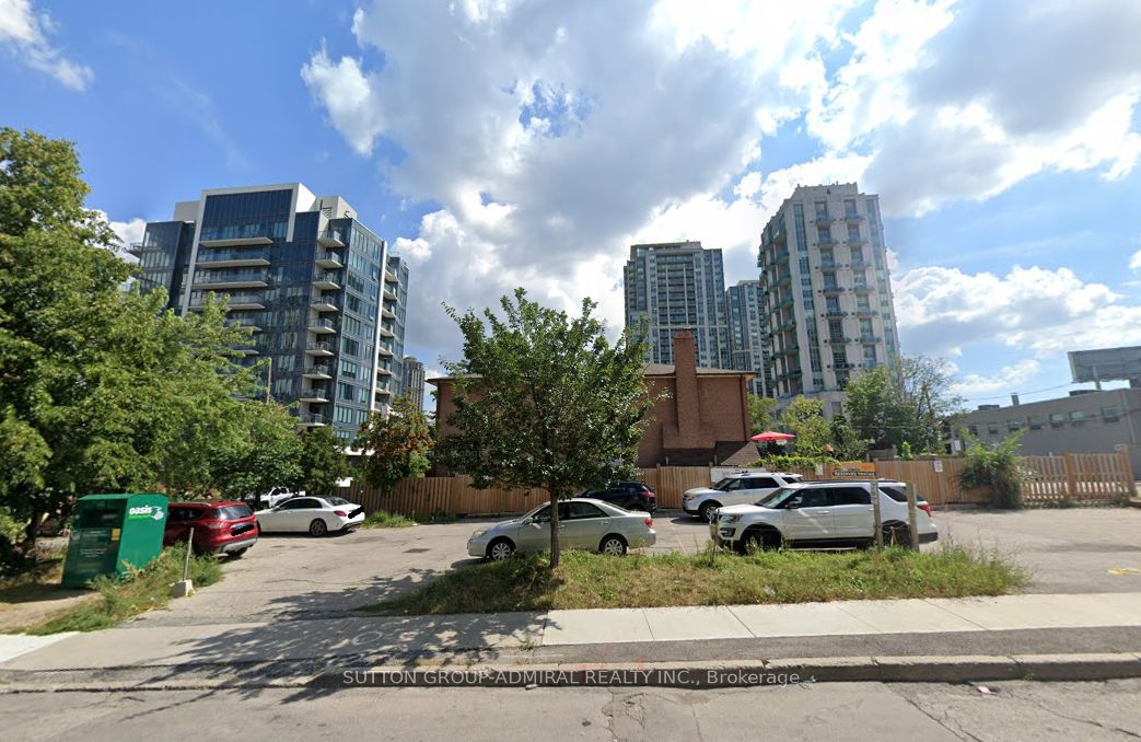 19 Glendora Avenue, Toronto C14, ON M2N 2V8