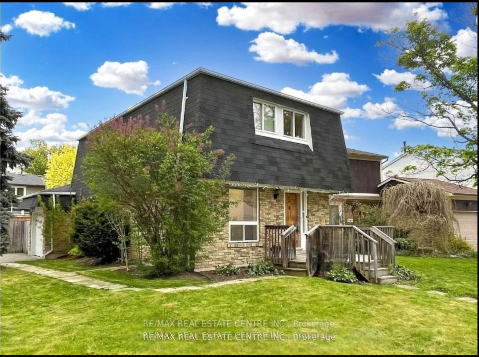 25 Ivanic Court, Whitby, ON L1N 6E3