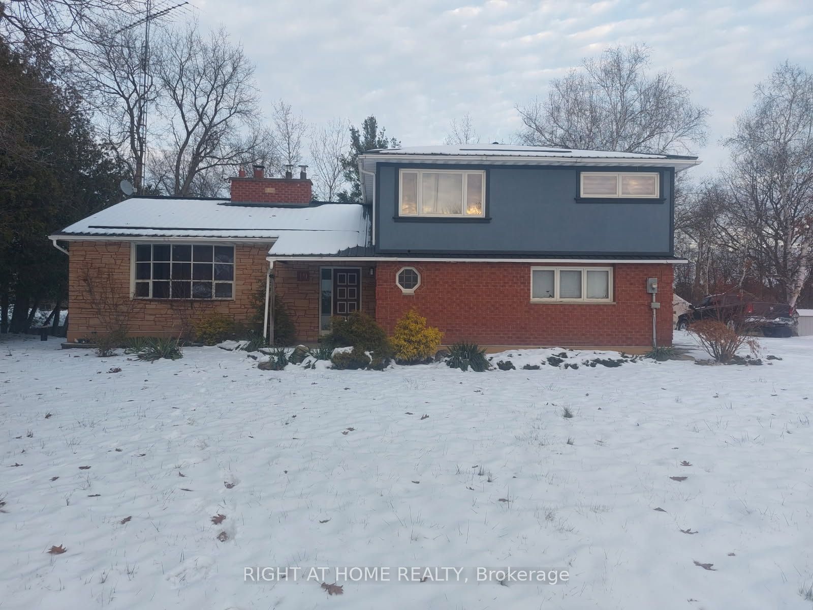 19 Shepherd Road, Whitby, ON L1M 1G8