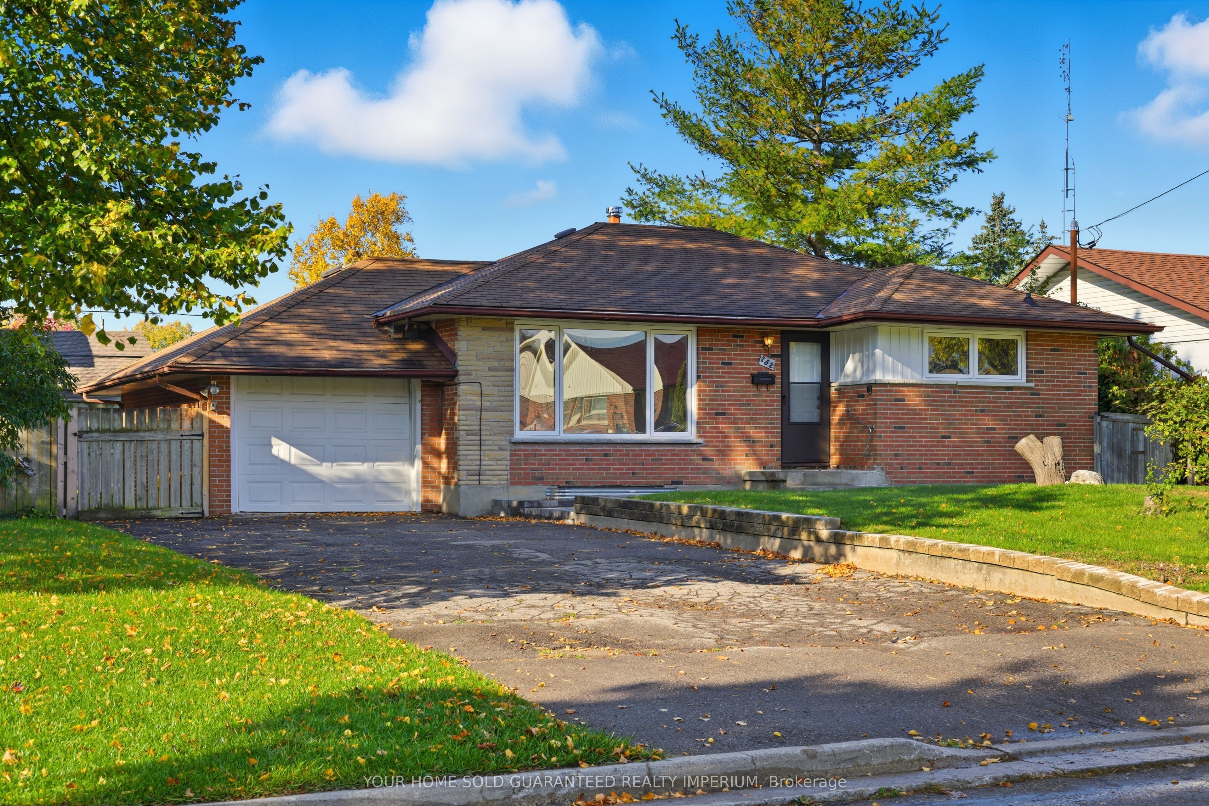 752 Glenforest Street, Oshawa, ON L1J 5E8