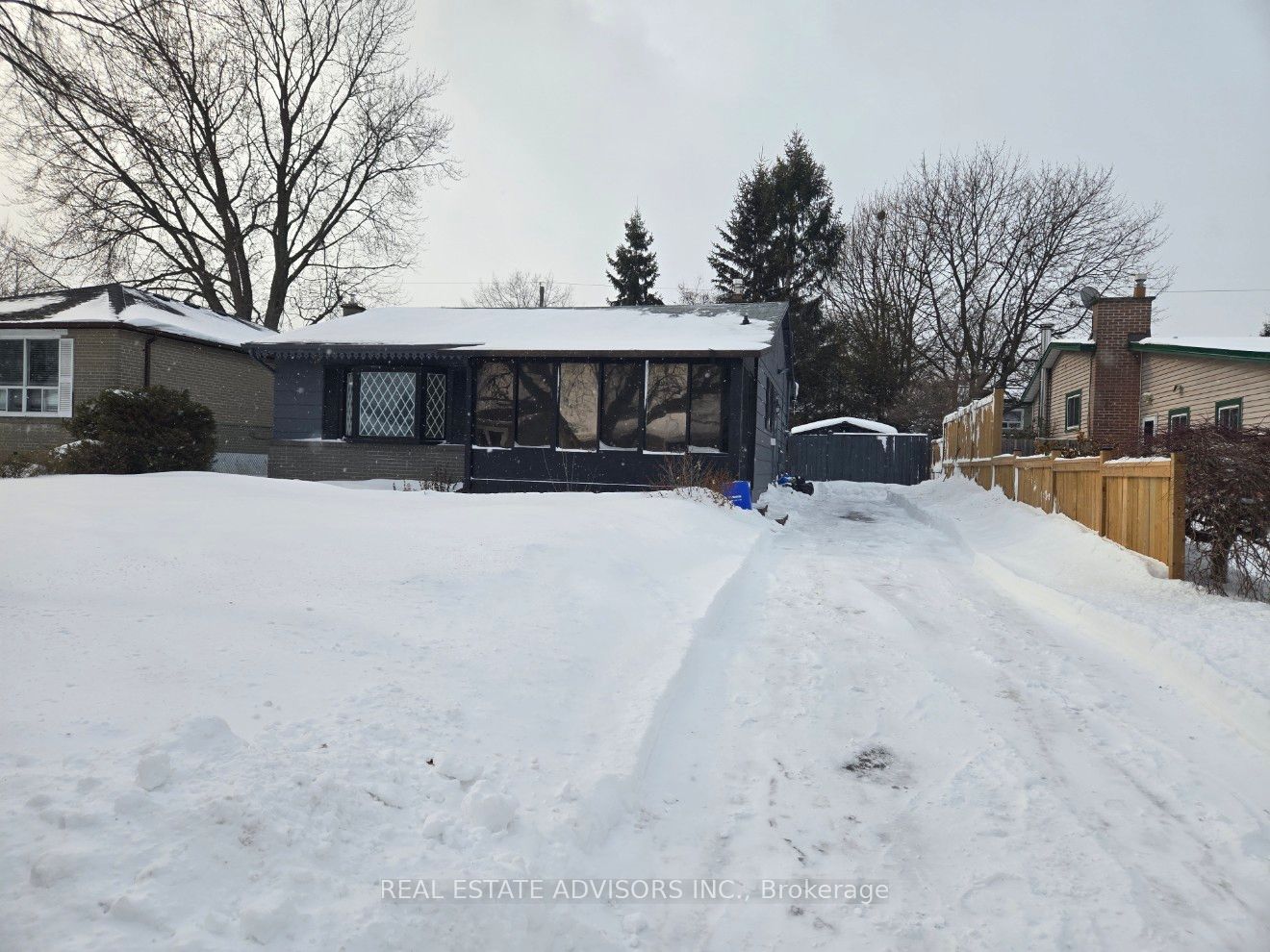 712 Annland Street, Pickering, ON L1W 1B4