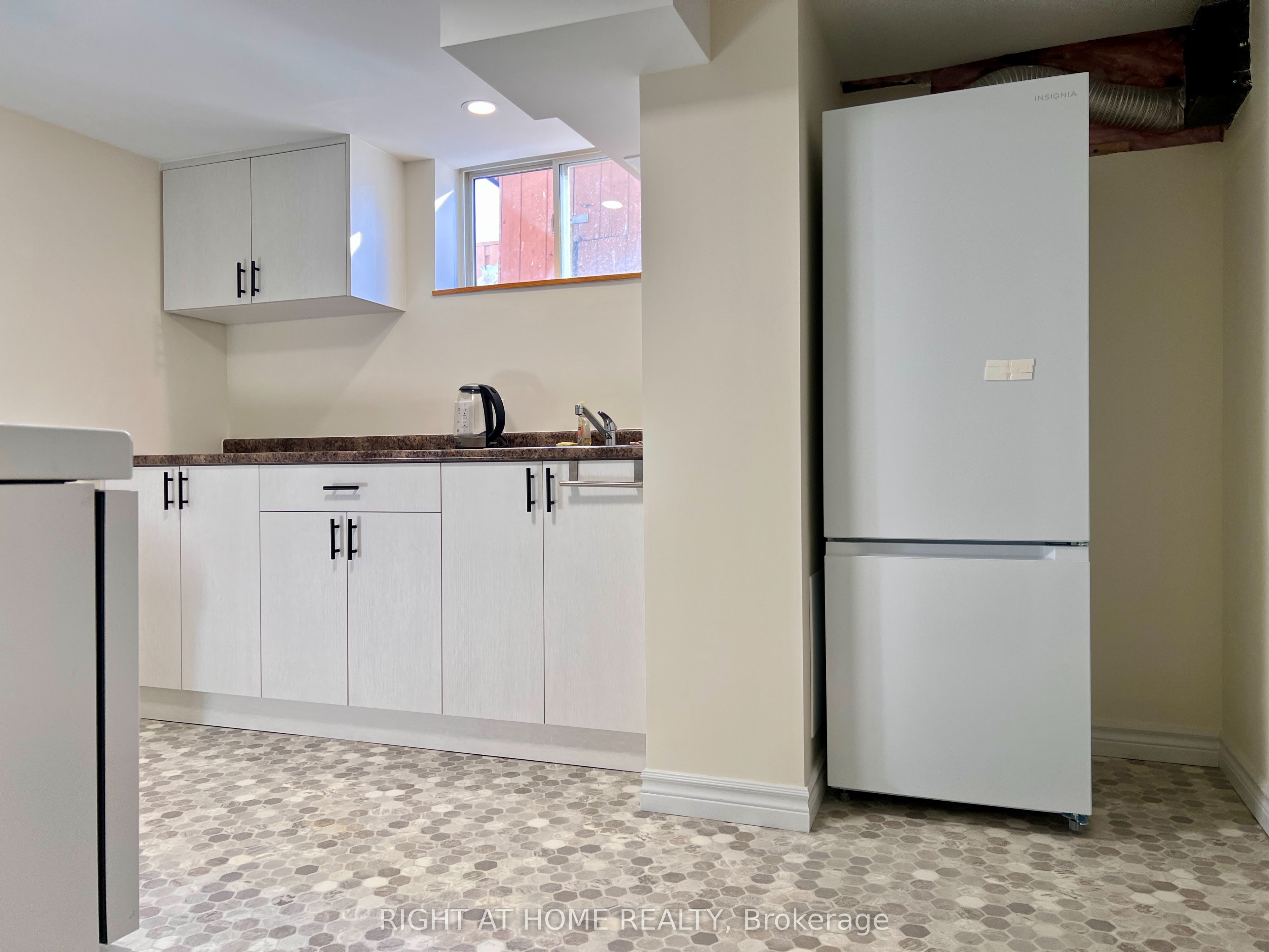 2 Thorncroft Crescent, Ajax, ON L1S 2S2