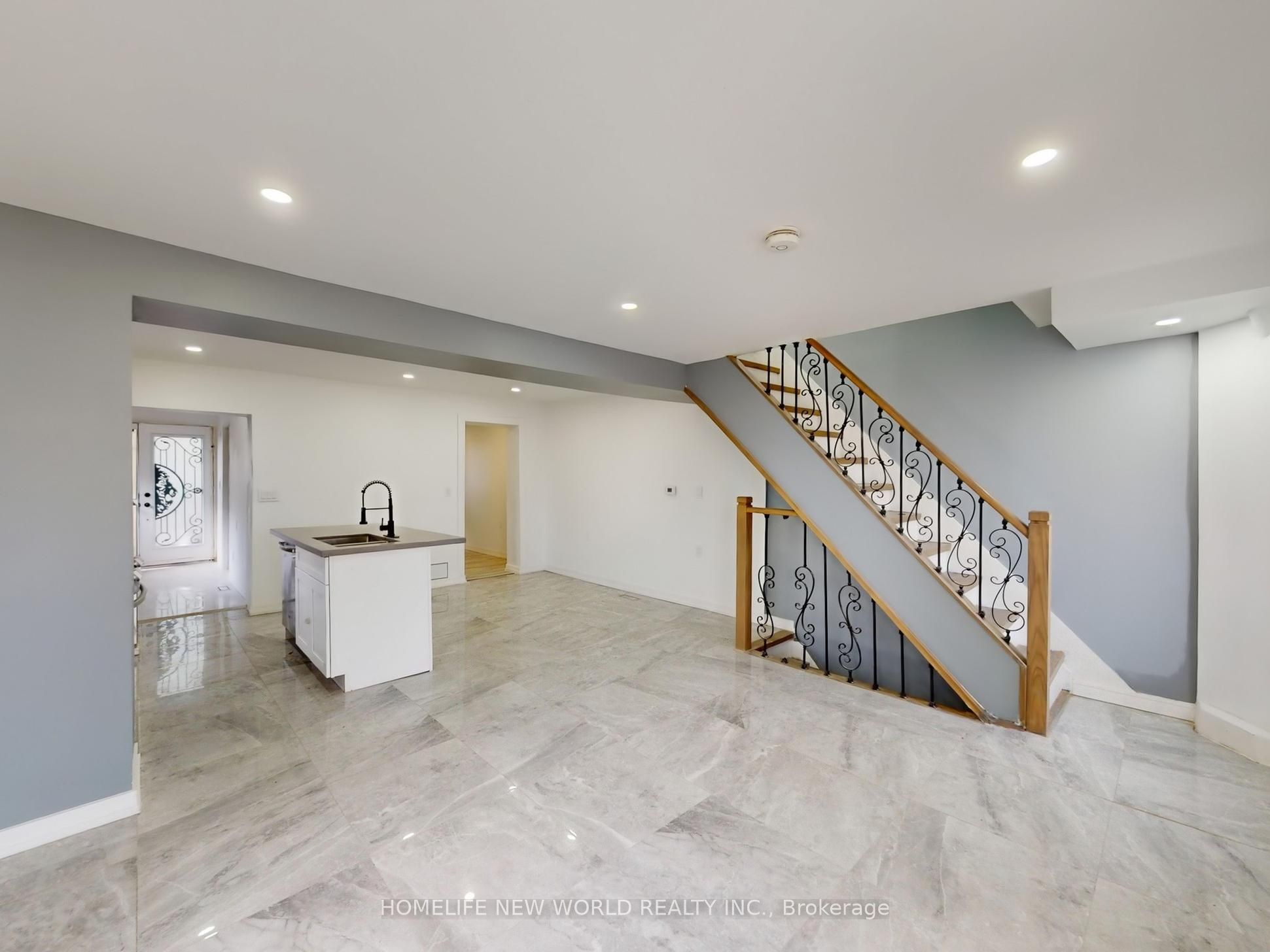 11 Maple Street, Oshawa, ON L1H 2L6