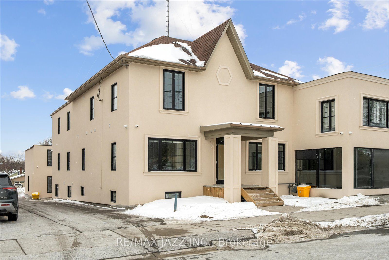 251 Simcoe Street S 201, Oshawa, ON L1H 4H3