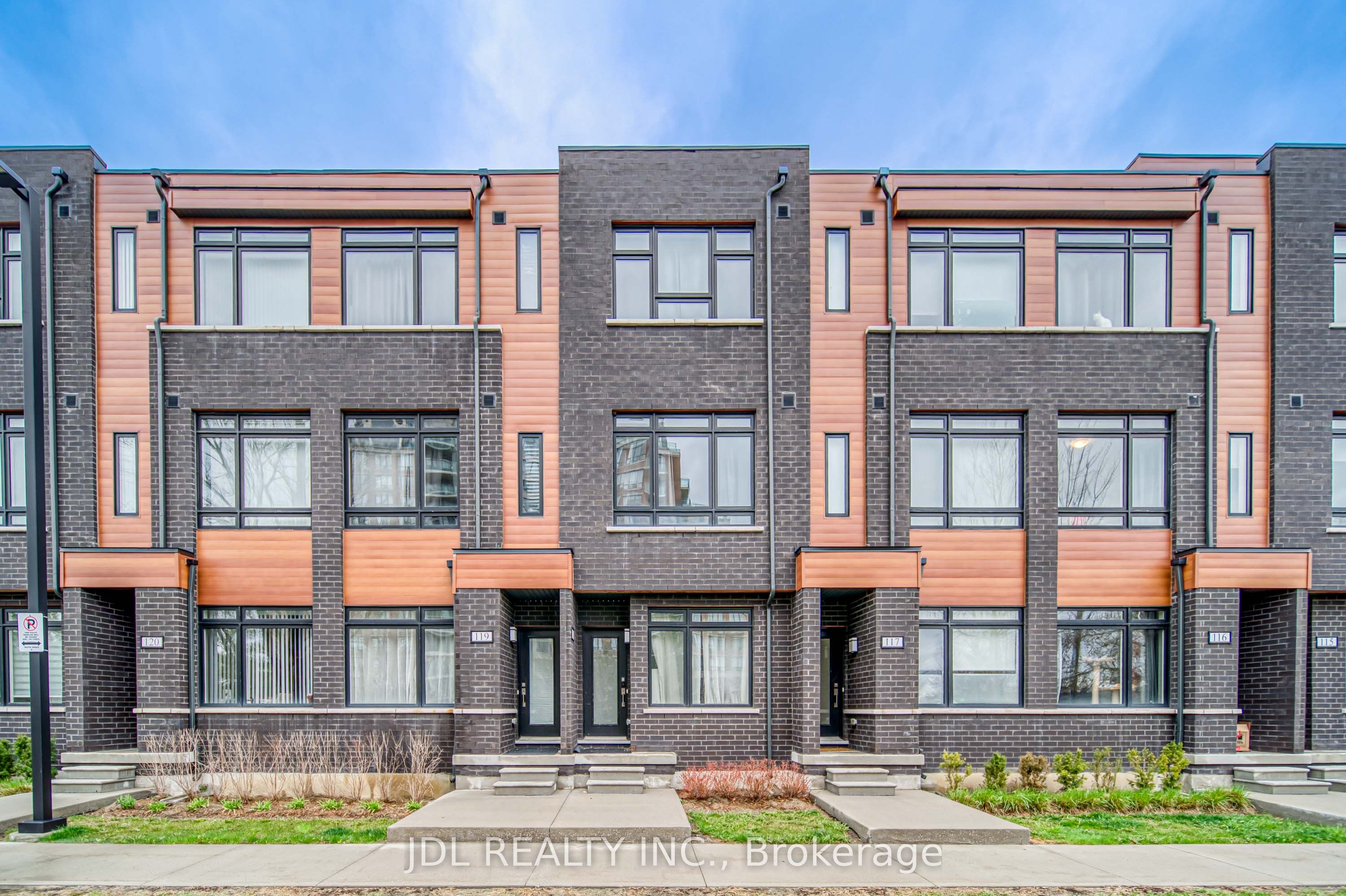 370 D Red Maple Road 118, Richmond Hill, ON L4C 5T4