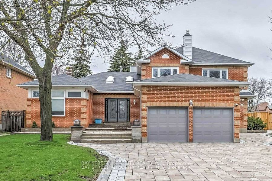 2 Lonsdale Court, Markham, ON L3R 7T6
