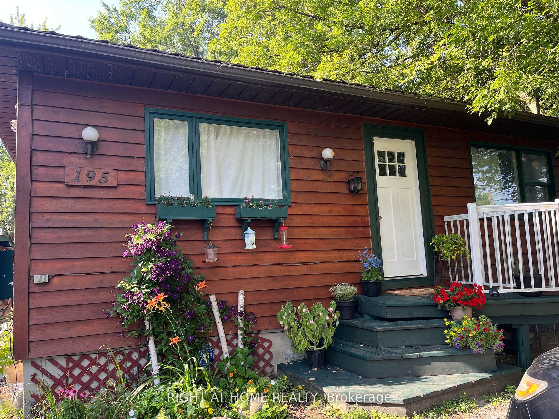 195 Lakeland Crescent, Richmond Hill, ON L4E 3A4