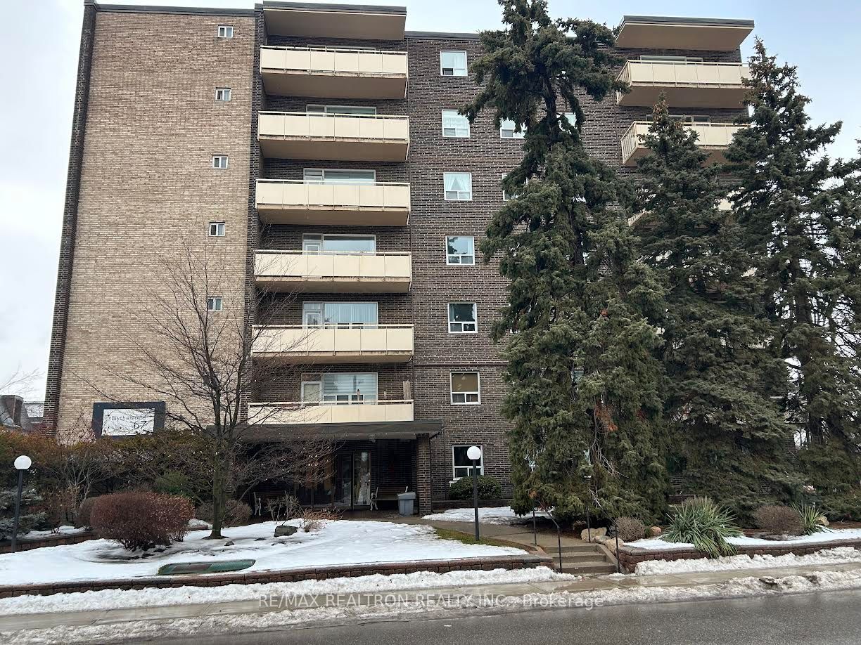 67 Richmond Street 207, Richmond Hill, ON L4C 3Y3