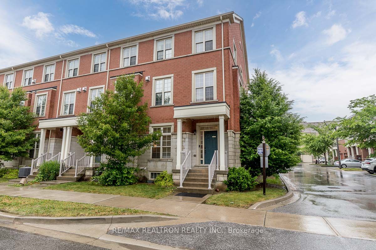 28 Donald Buttress Boulevard W, Markham, ON L6C 0P2