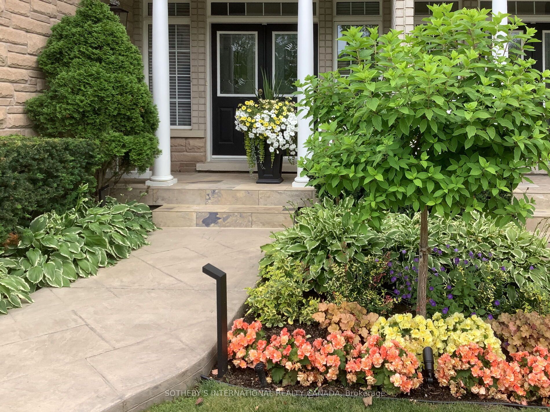 463 Crossing Bridge Place, Aurora, ON L4G 7N1