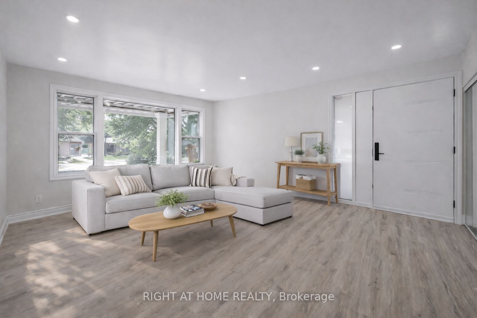 225 Essex Avenue, Richmond Hill, ON L4C 2C1