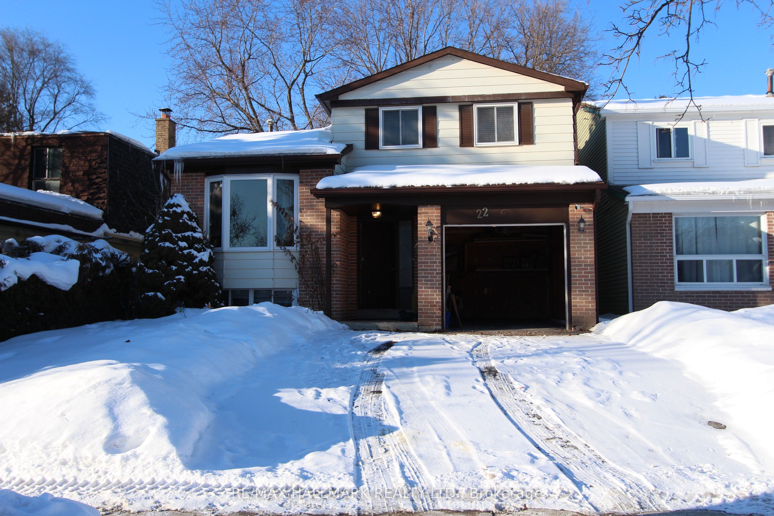 22 Springhead Gardens, Richmond Hill, ON L4C 5B9